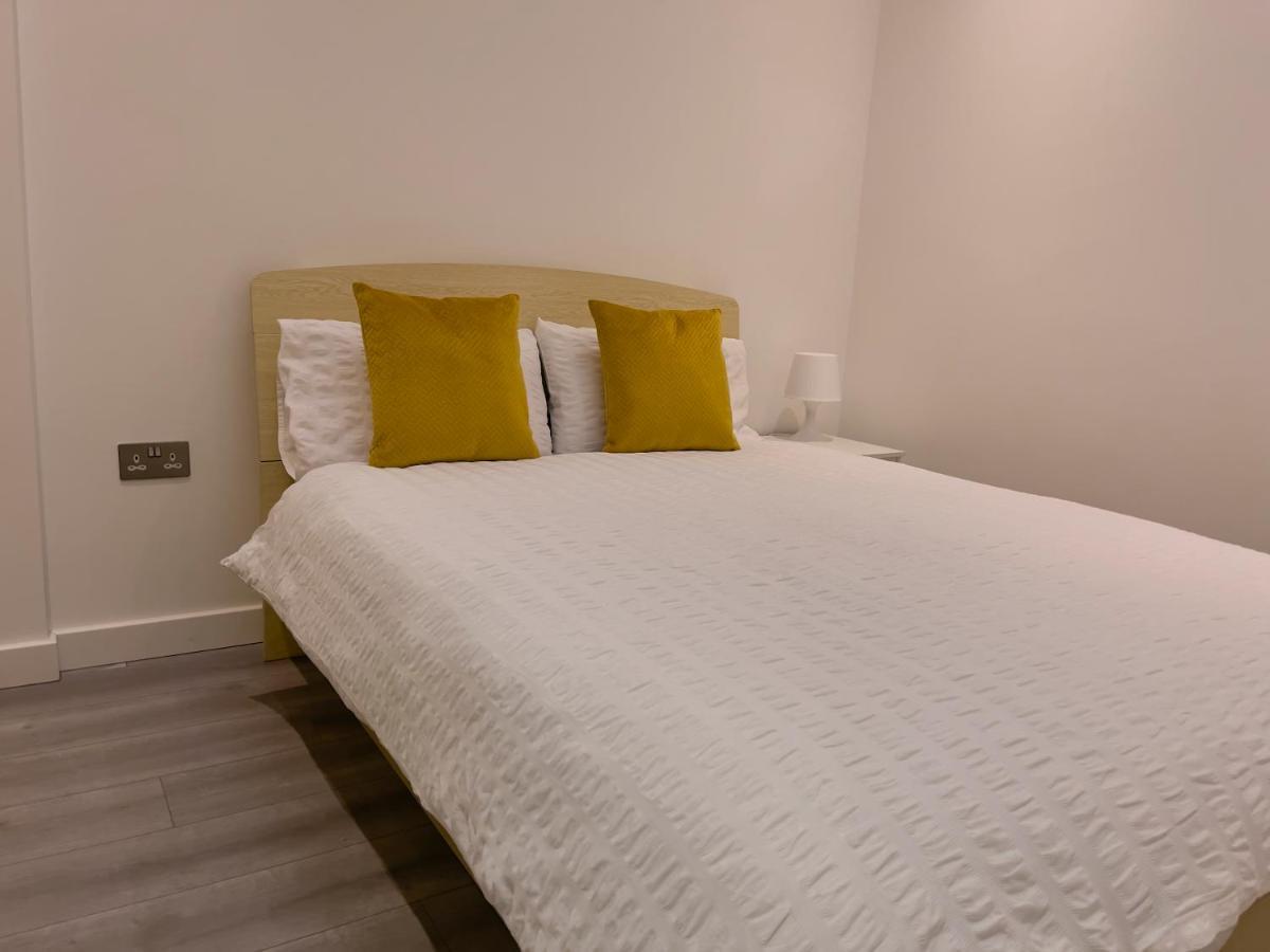 Lovely 2 Double Bedroom Flat With Free Parking - At The Atrium Mk Milton Keynes Exterior foto